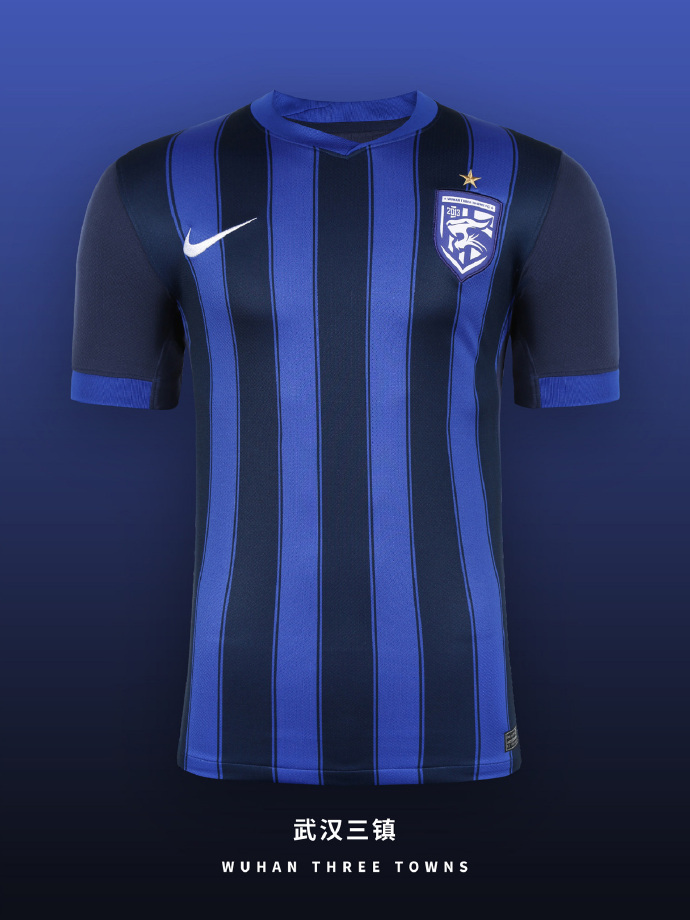 武汉三镇这件球衣证明，如果实在不愿意费脑子设计，抄作业好好抄其实也行。就怕抄作业