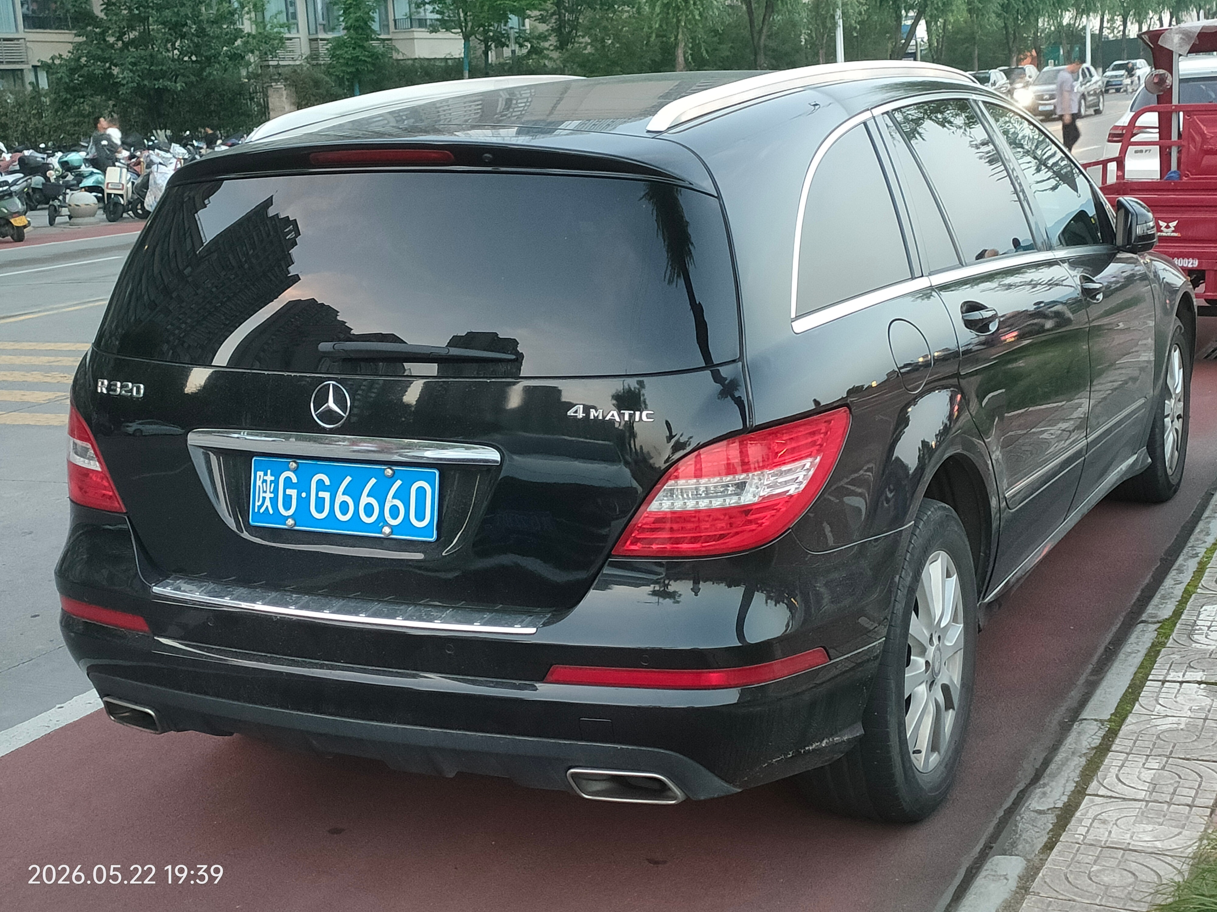 全球车牌 陕GG6660奔驰R320 安康·亲水广场