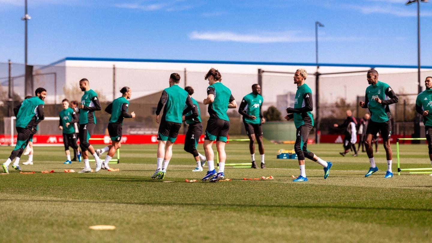 巴黎圣日耳曼vs利物浦 利物浦今晚应该如何安排首发呢？斯洛特在此前的欧冠和联赛都