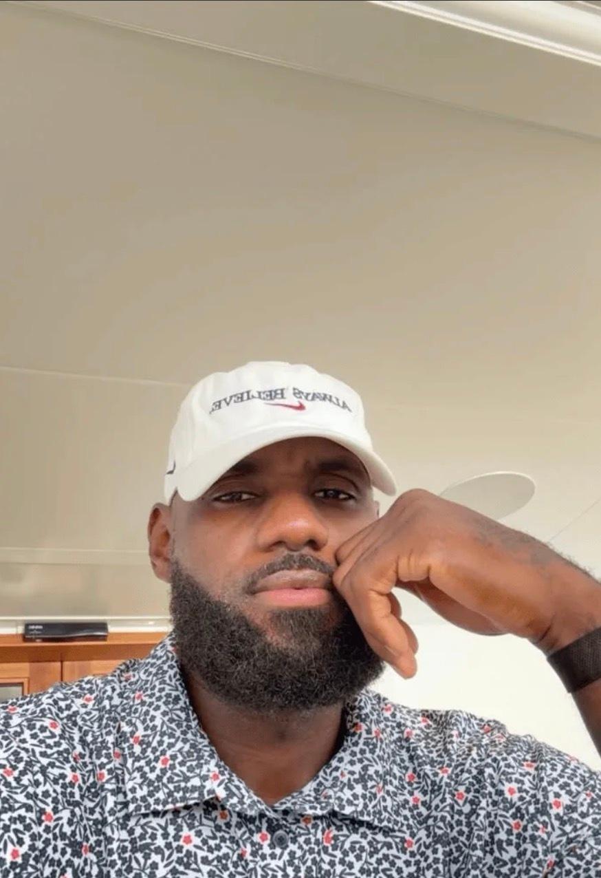 老詹胡子染黑了，还是黑了好看，帅！！ nba ​​​