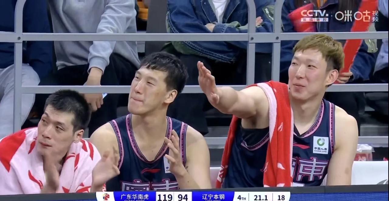 广东大胜辽宁25分周琦才得了4分，辽宁内线老化问题严重，像韩德君李晓旭都是快四十