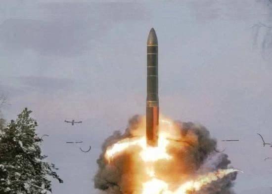 十个伊朗加起来也抵不上一个中国，而美国现在连一个伊朗都拿不下，被打得灰头土脸的，