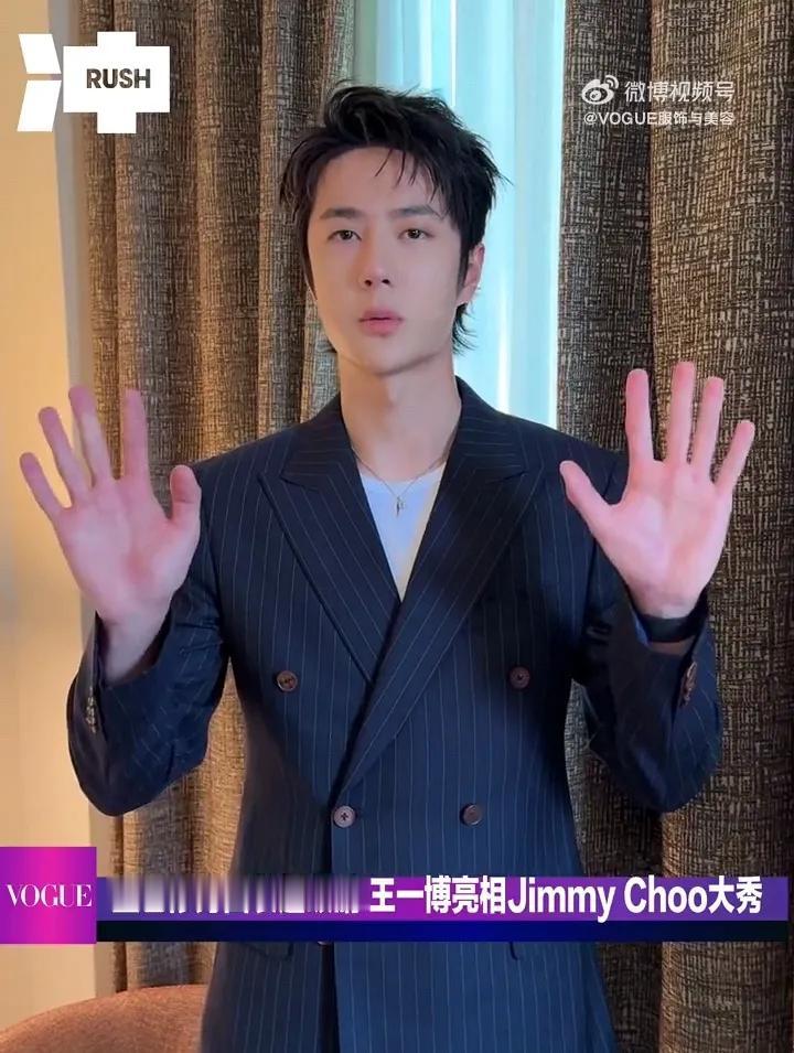 在王一博这里，赛车和滑板这两个曾经的“挚爱”是不是要暂时“失宠”了？
出席米兰时