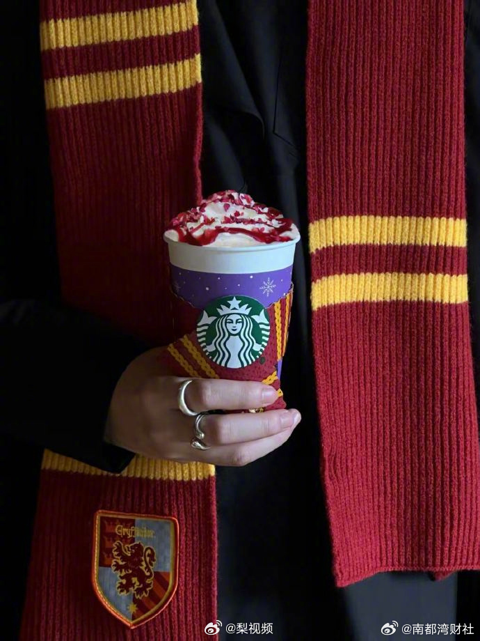 【#星巴克中国营收增11%# #星巴克股价暴涨#】1月28日晚间，星巴克发布20