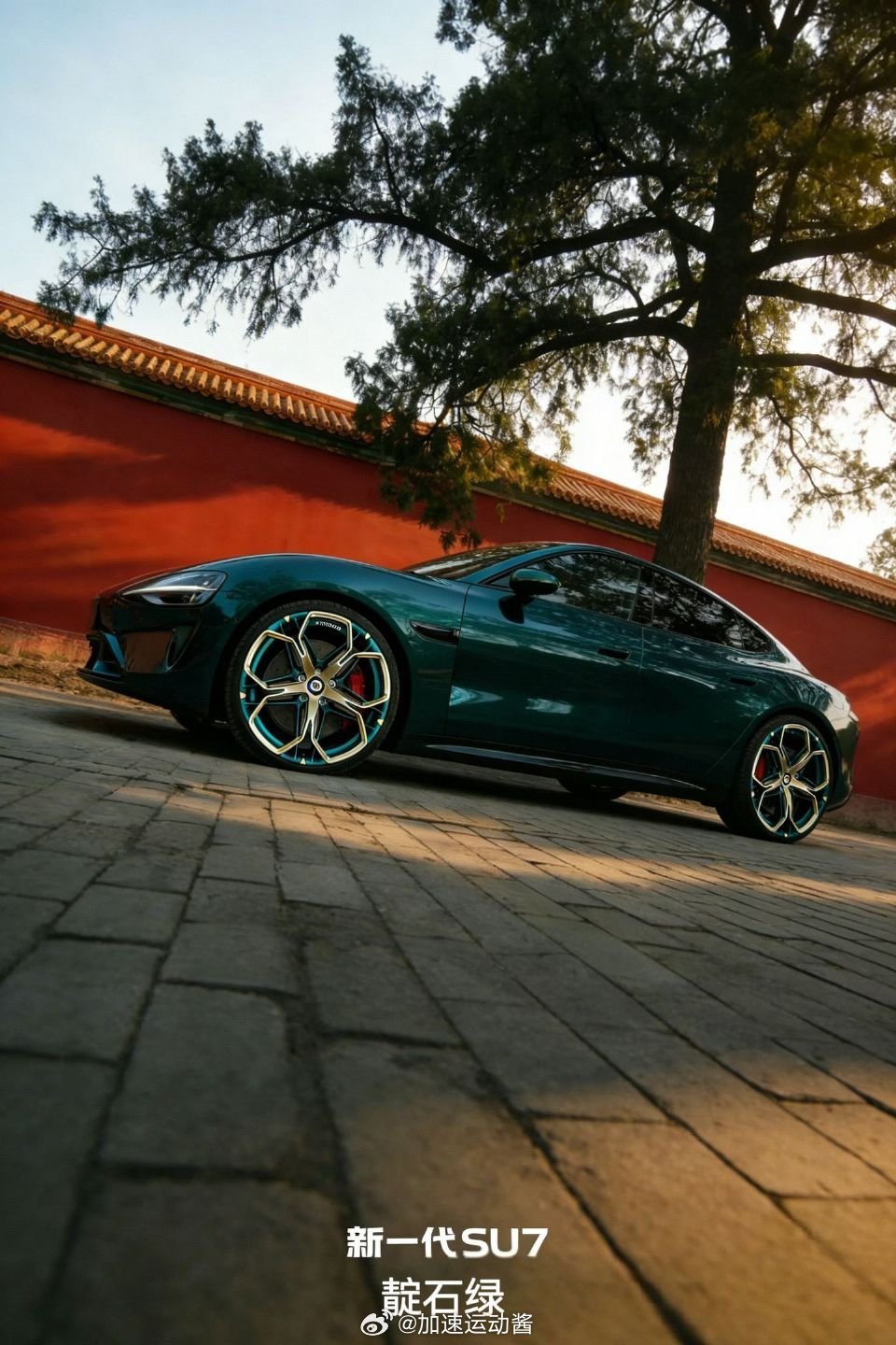 苏炳添赞新SU7为中国科技骄傲他是全中国跑的最快的男人，也是全亚洲跑的最快的男人