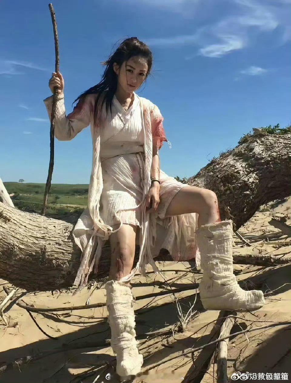 赵丽颖楚乔传城墙爆破花絮当年被红川城这段狠狠震撼到，现在《冰湖重生》直接把意难平