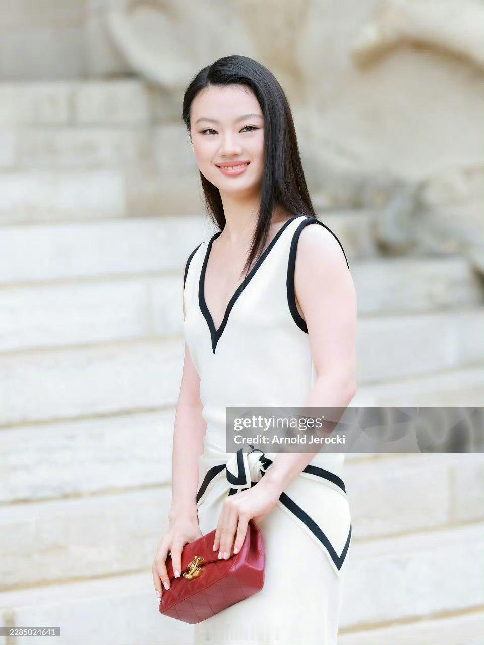 单依纯G社生图依旧很稳定啊太美了 