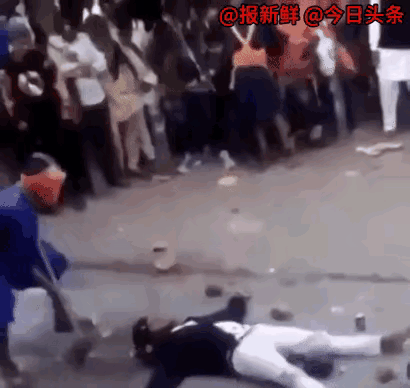 街头表演，现场收到打赏250，药费2.5w