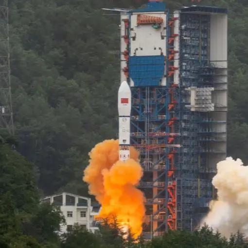 再接再厉啊，看图不是太清晰，因为速度太快了！刚刚在西昌卫星发射中心又发射了一枚火