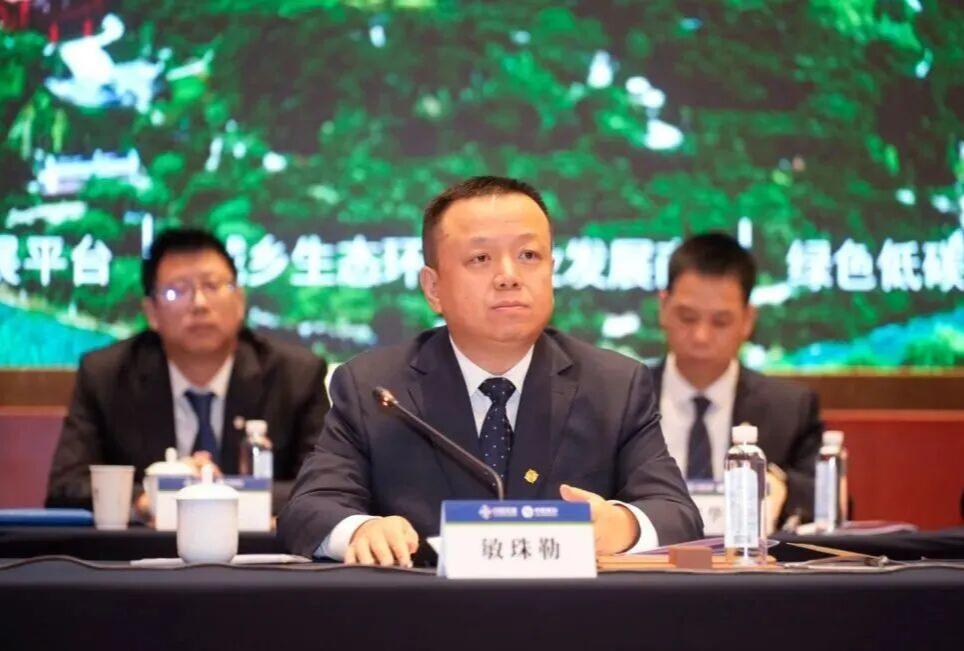 中交集团纪委书记敏珠勒2024年年薪79.48万元，社会保险等单位缴纳部分27.