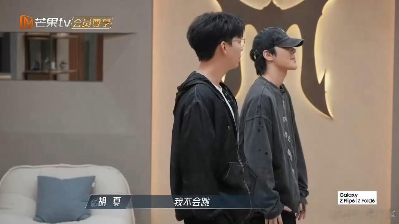 #胡夏早安舞蹈battle#都来看胡夏和早安是的这段舞蹈battle，两个现代舞