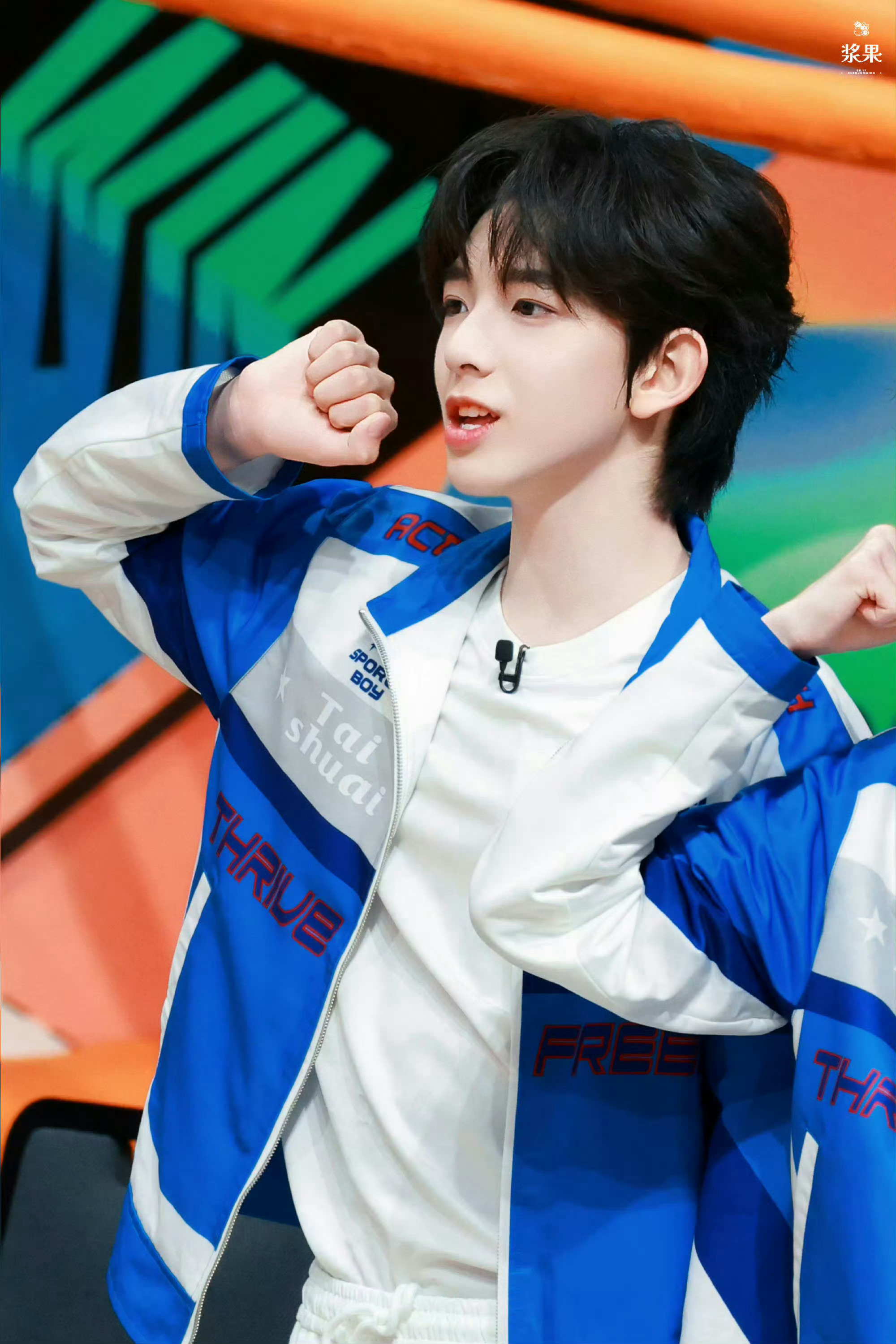 李煜东站姐拍的陈浚铭2026tf家族运动会 这拍的陈浚铭侧脸很好看啊 
