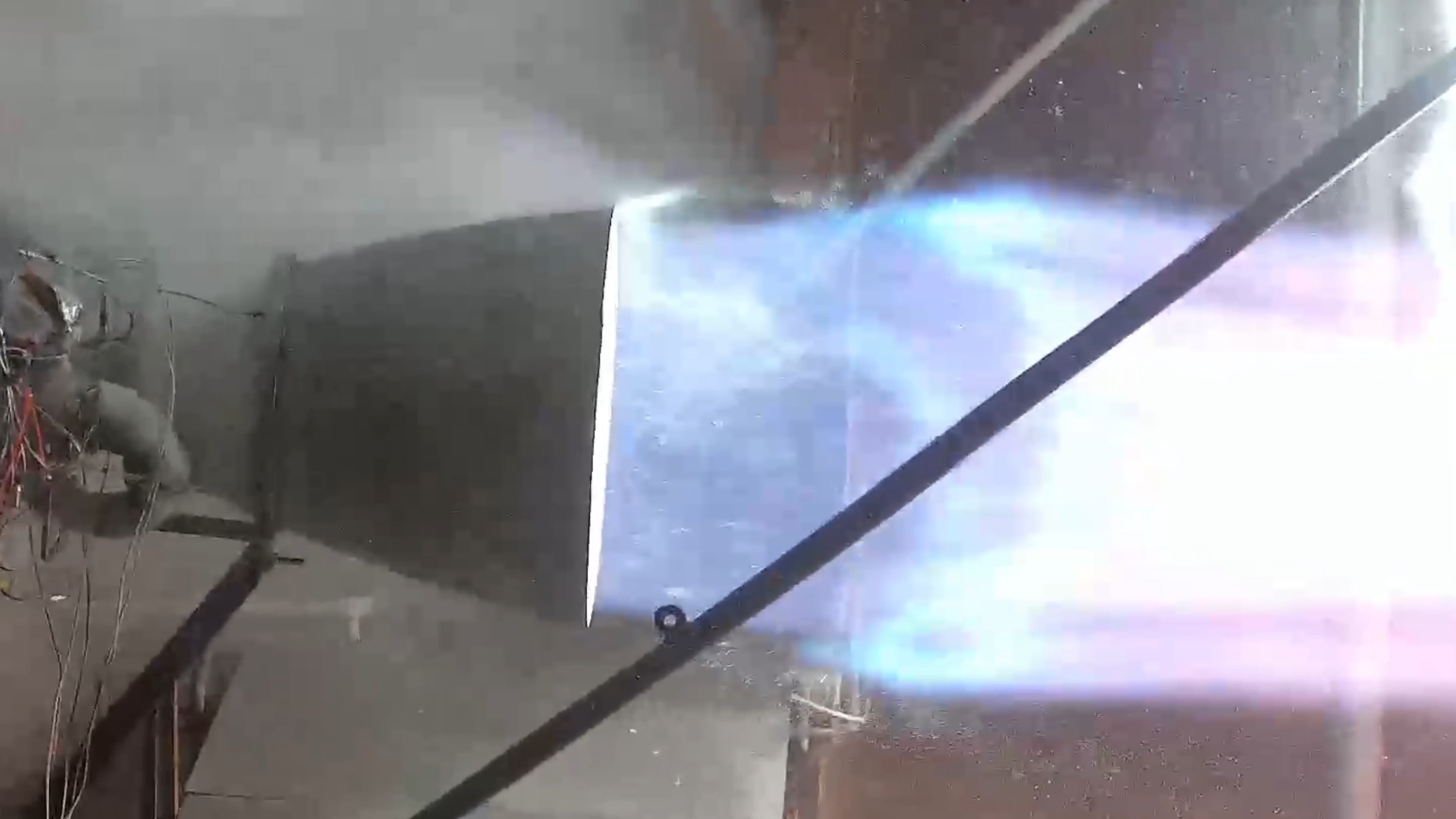 蓝箭航天研制的220吨级液氧甲烷全流量补燃循环发动机“蓝焱”完成整机全系统长程试