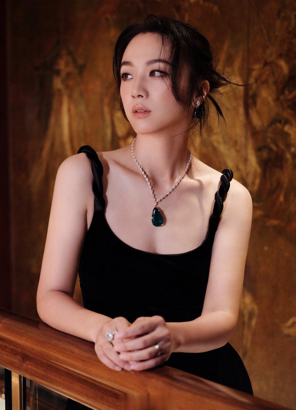 #汤唯[超话]# 花心女人想换头像了～ ​​​