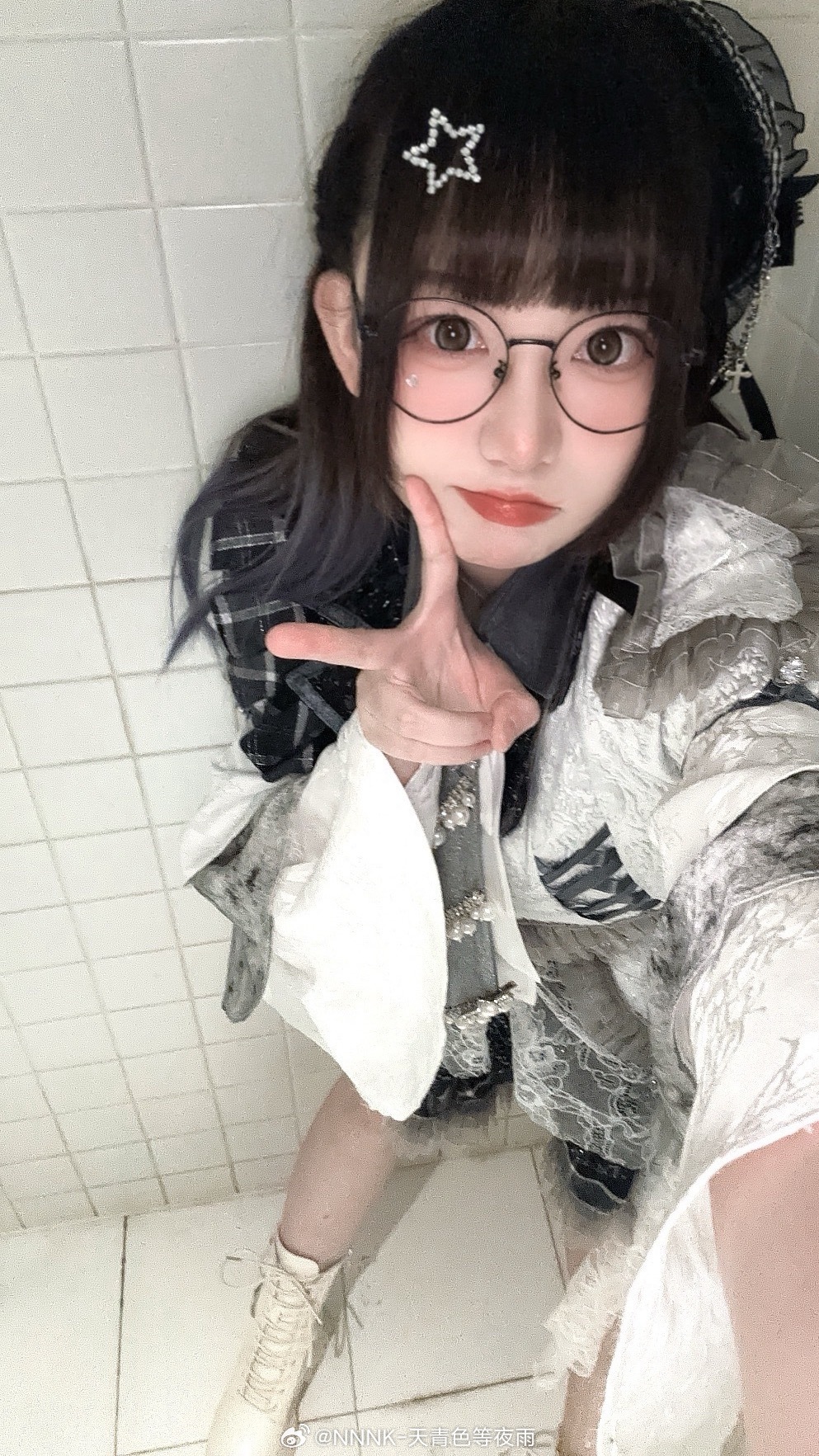 戴不戴眼镜（（（哇噻我今天不戴眼镜演出给人吓一大跳那咋办 