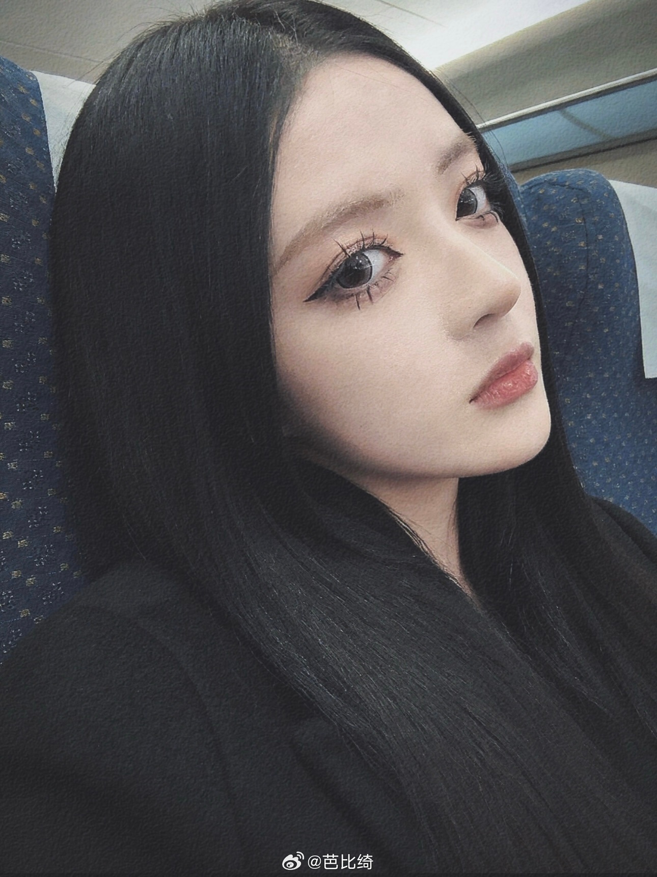 女孩子一定不要丧失打扮欲  就要尝试各种各样不同风格 年轻的灵魂需要千姿百态 精