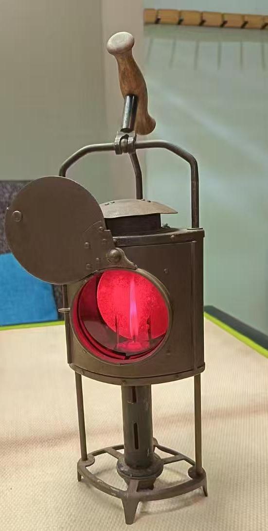 二战日本鬼子遗留92式铁路隐显灯！