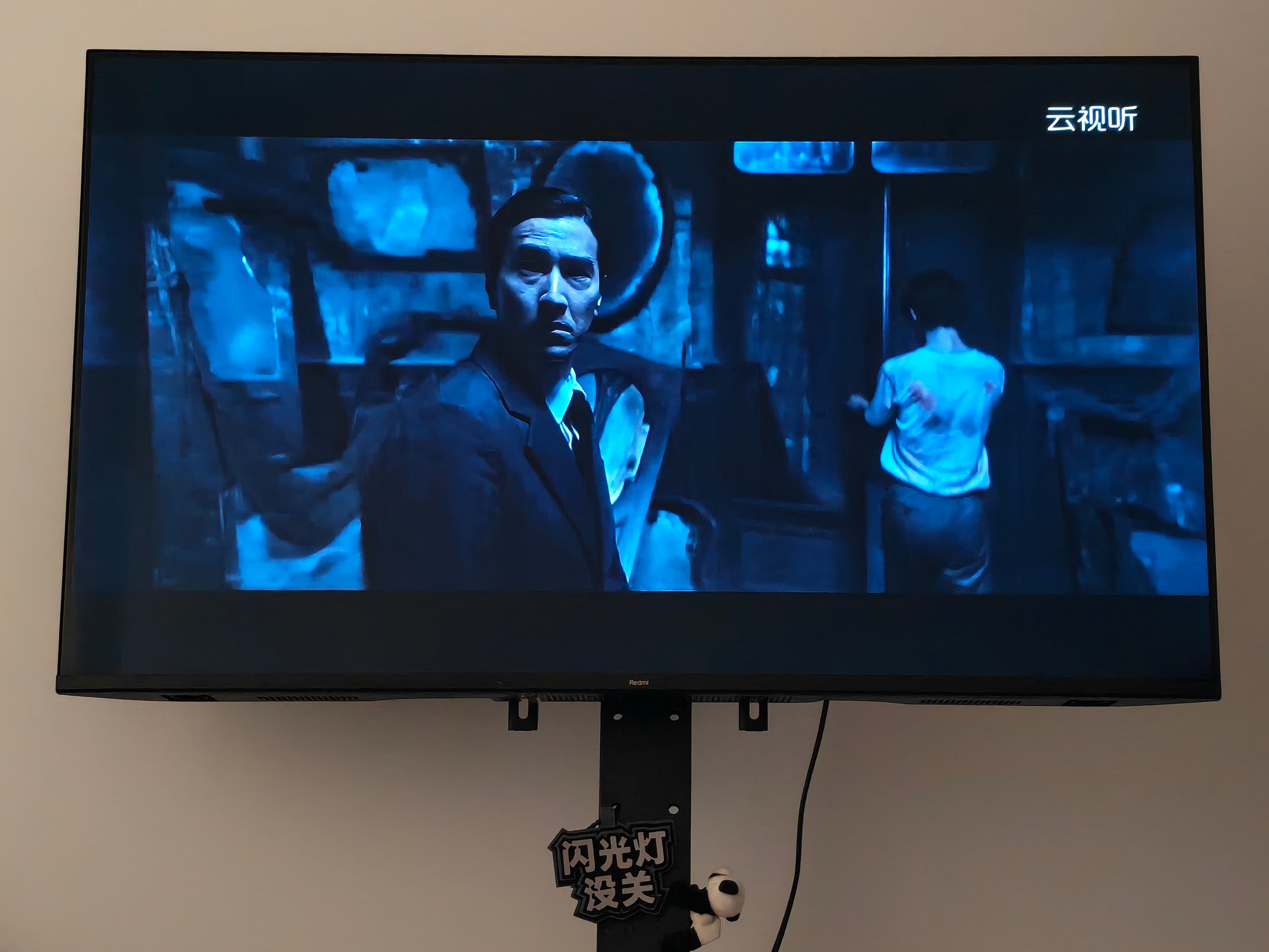 美，在骨也在皮啊，摇曳生姿，一团雾气一样的把这帮舔狗炸个稀巴烂。邱默云核爆级别的