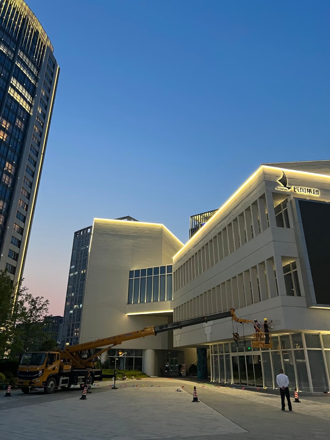 哪吒汽车创始人已成老赖 热热闹闹，风风雨雨，凄凄惨惨戚戚。 