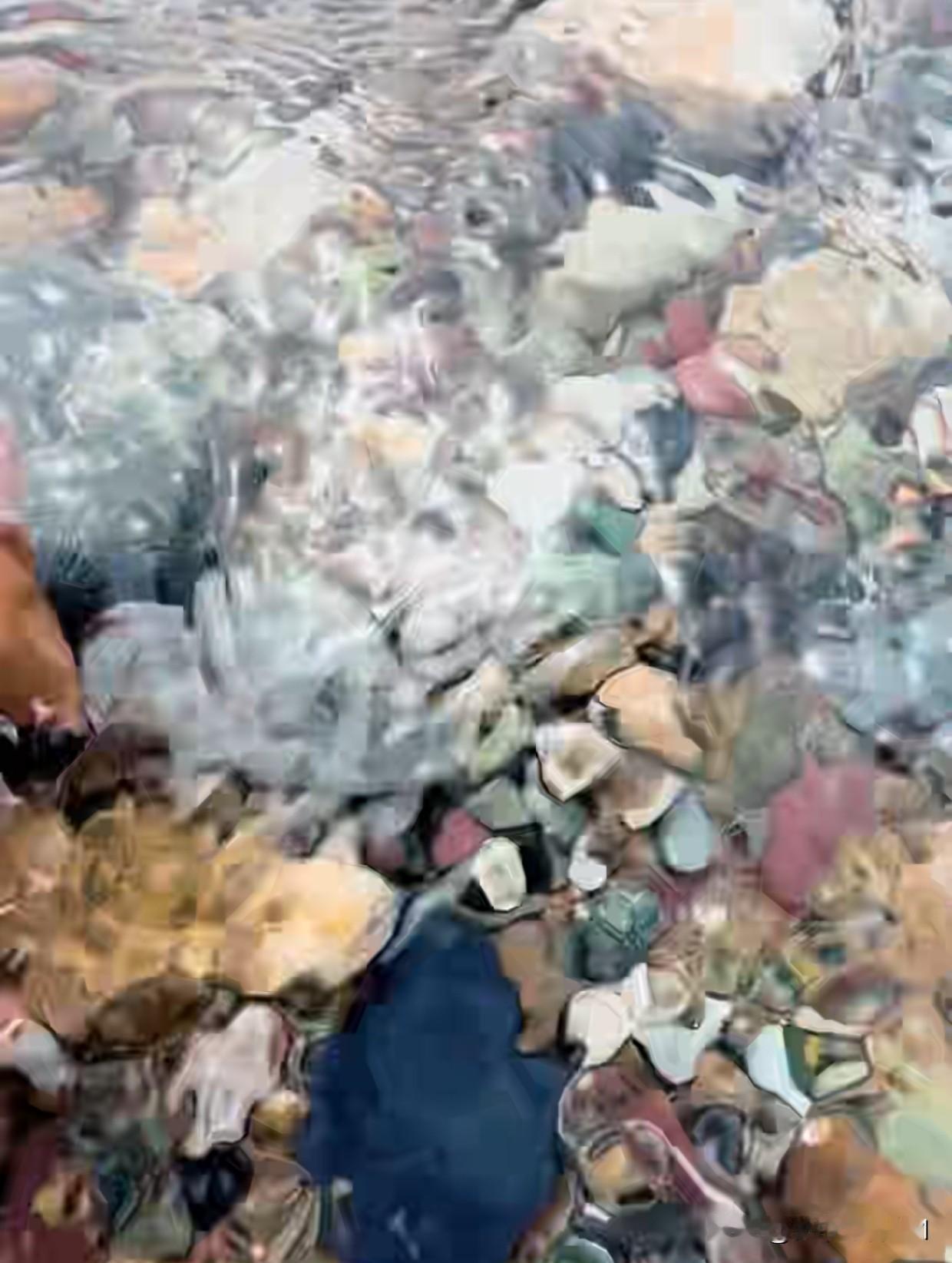 开阔的河滩上，水是另一种时间。它不急，不响，只是悠悠地、软软地淌着。