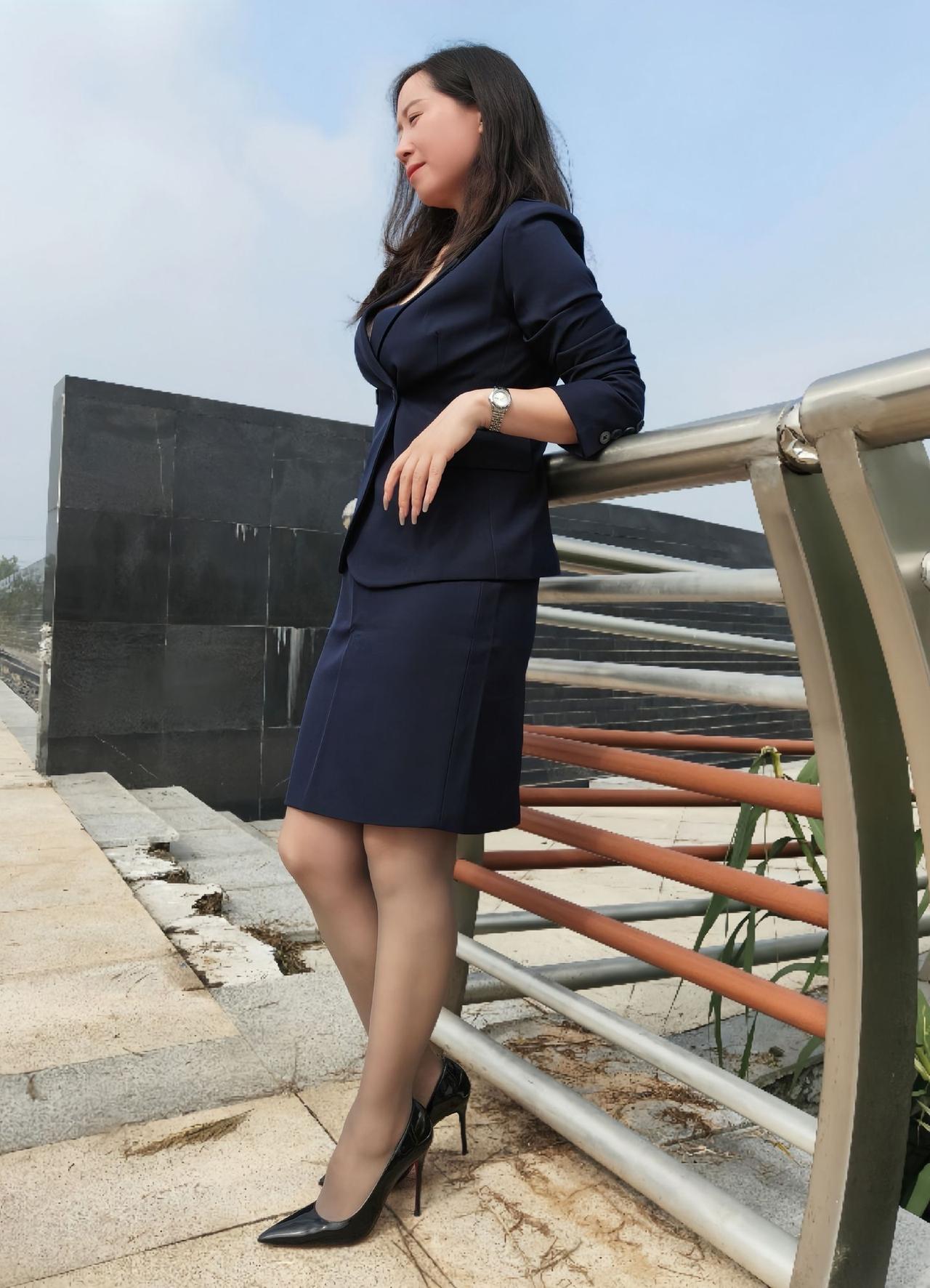 女性怎样穿搭更知性?