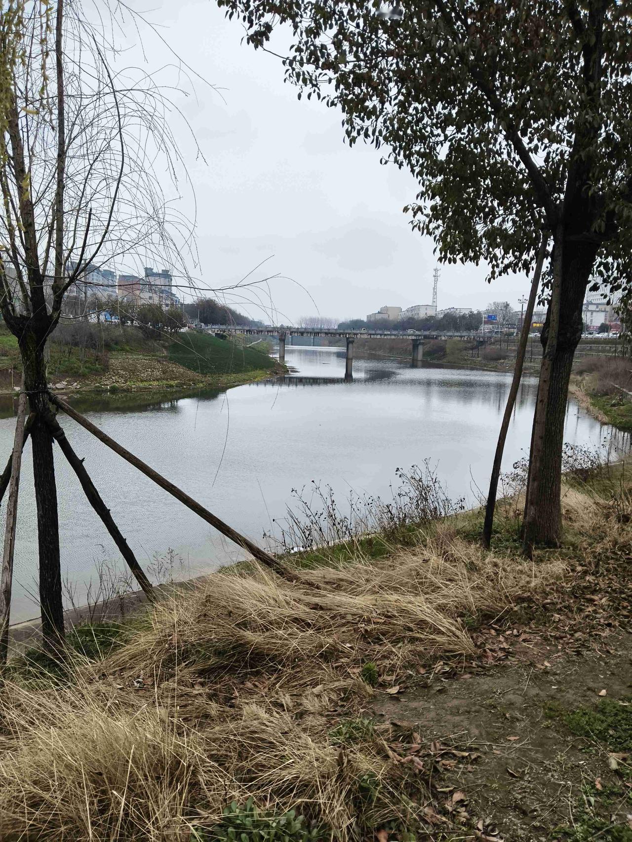我的今日状态：😁轻松愉快
我这里的天气：☁️阴天