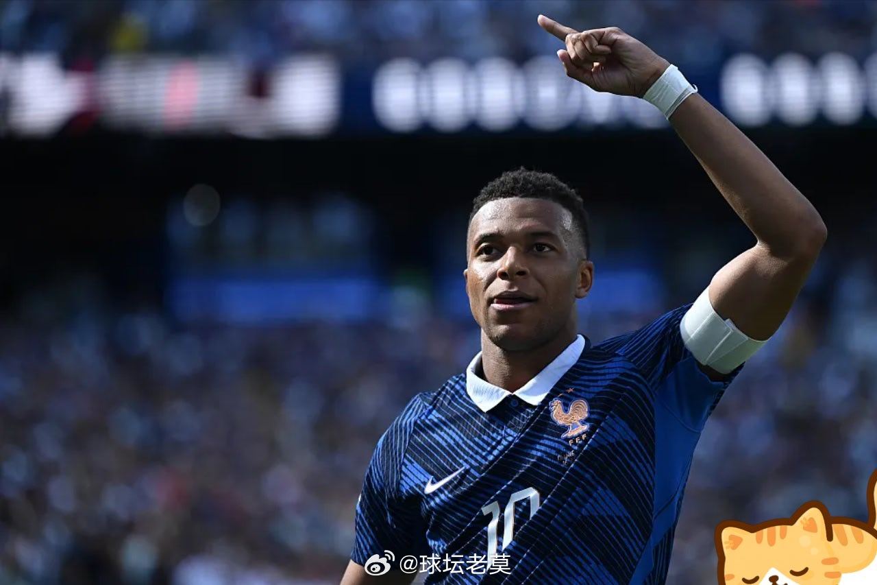 【足球快讯】6月17日讯 进球停不下来！姆巴佩世界波完成双响，法国3-1塞内加尔