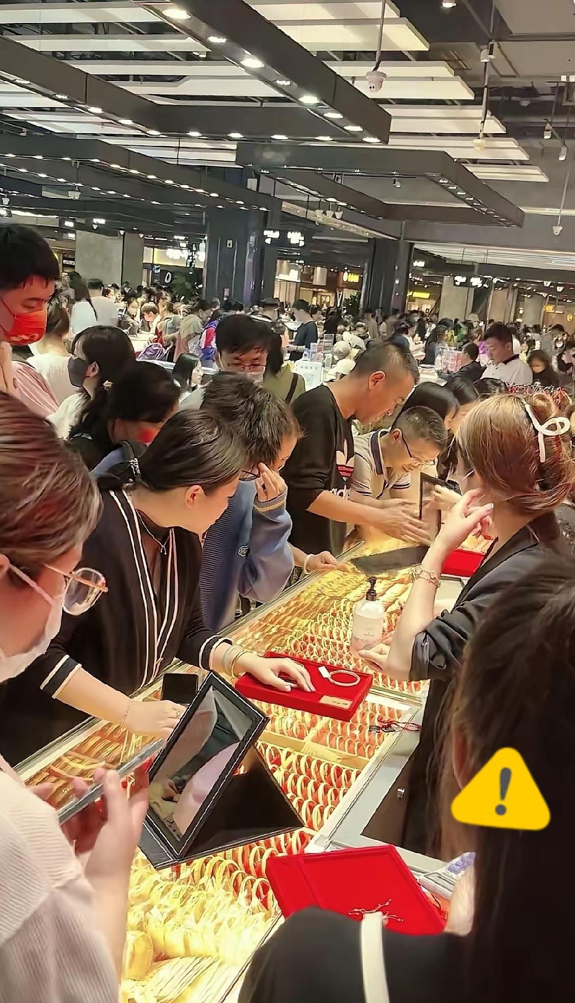 保安一句话纠结买金？现在入手黄金，先拆透这3个核心问题再决定
 
小区保安一句“