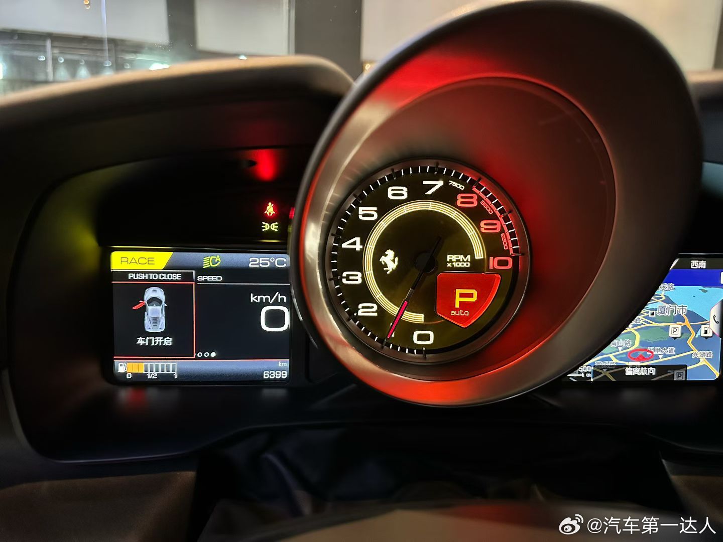 法拉利F8 Tributo，选配51万，赛道座椅+Novitec排气。热爱从不等