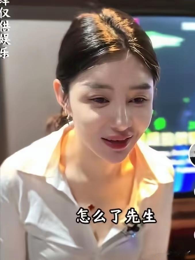 真是笑麻了
仙桃这小网红，带着儿子对女孩二打一。还被女孩一个人打爆，不得不说网络
