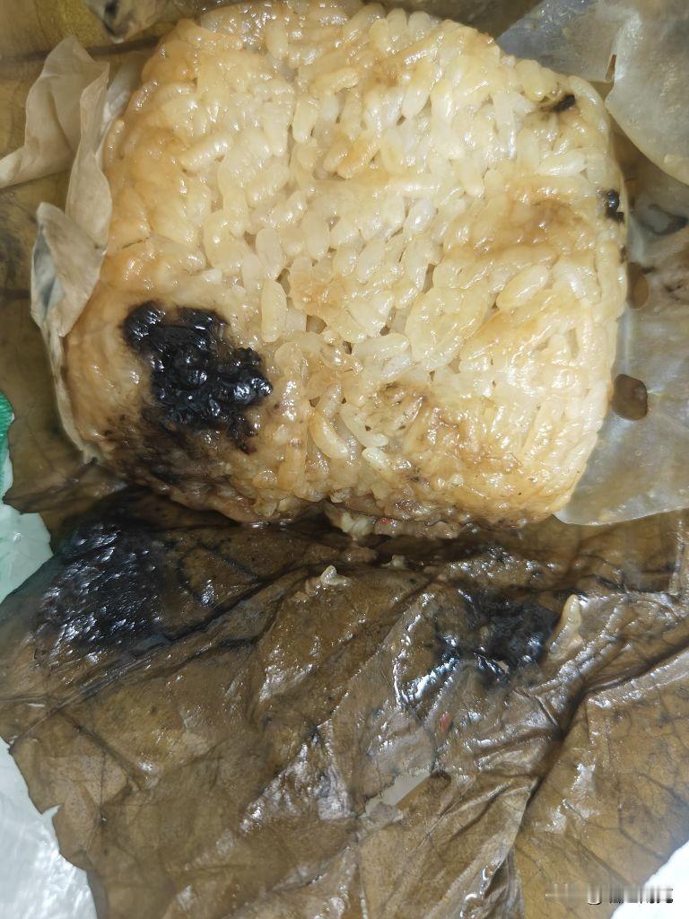 友反映：南充某中学食堂糯米鸡存在黑点问题，相关部门回复来了……
   近日，有网