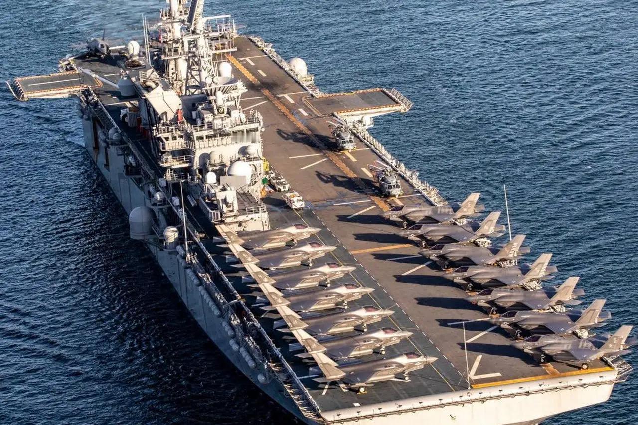 特朗普要夺岛了！
据《电讯报》援引知情人士的消息称，美军正在向中东派遣一支海豹突