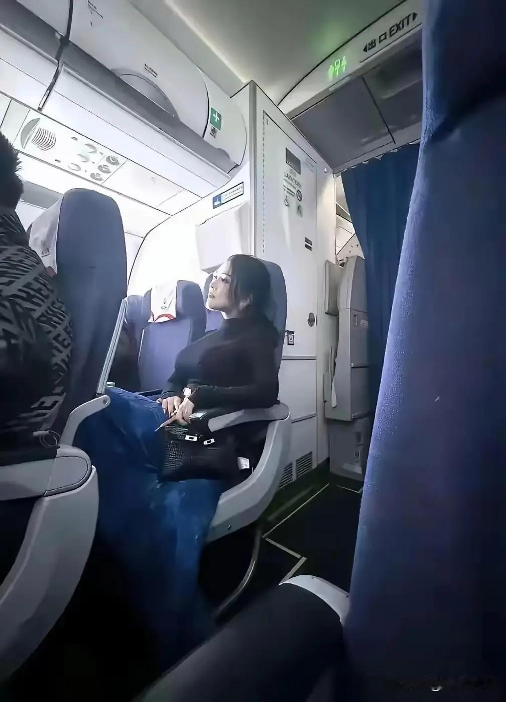 好想认识她，求支招，飞机快落地了