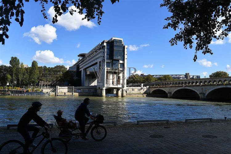 法国狠砸美元霸权！清空129吨美储黄金，白宫急得跳脚无对策


法国这一波“清仓