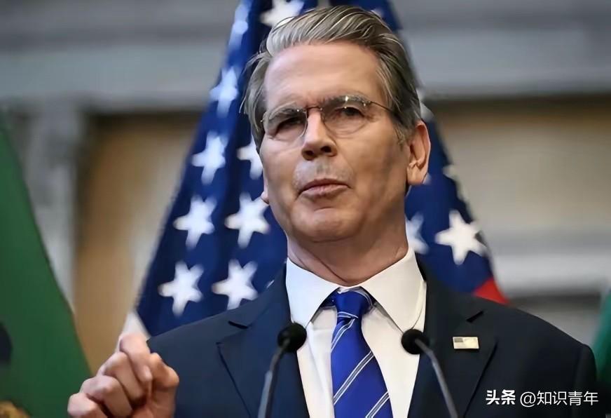 美国已经确认，世界可以让美国去称霸，但中国不在美国的世界范畴内。贝森特周一表示，