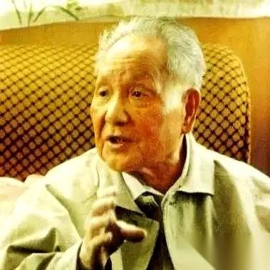 刷到一个说法，一下子给我干沉默了。
他说，帮一个人，是善举。
帮一千人，是能人。