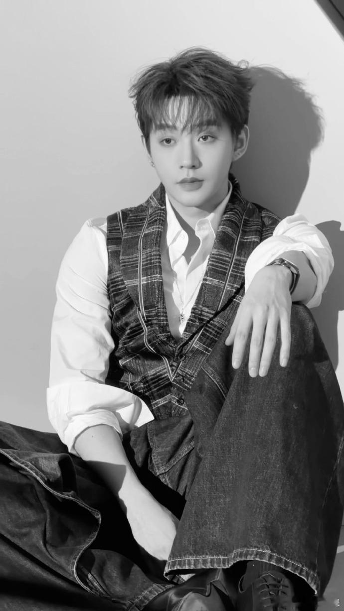 邓为每一步都红在点子上 从微博之夜的从容定格，到新物料的惊艳释出，用实际行动诠释