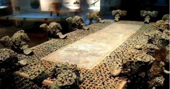 1978年，河南两渔民正在丹江口水库打鱼，没想到一网兜儿下去竟拉不动，于是两人只