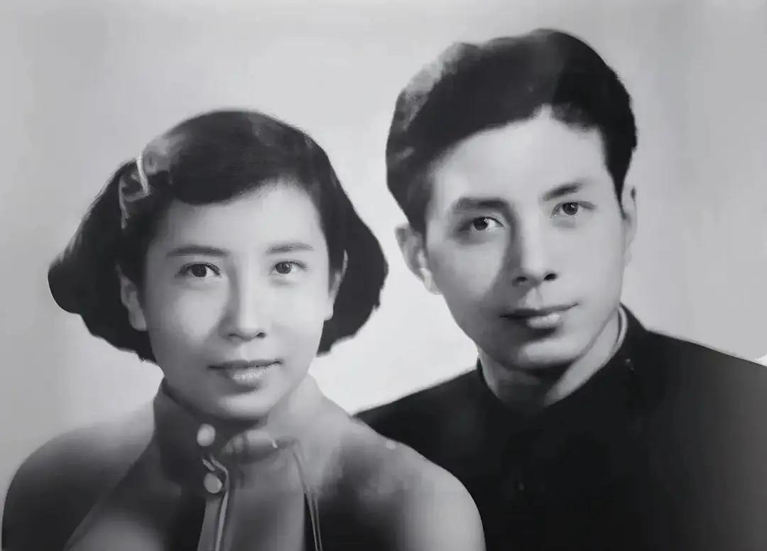 叶琳瑯与丈夫张辉有两个儿子，长大成人后也走上了演艺之路。
一家四口儿都是演员！