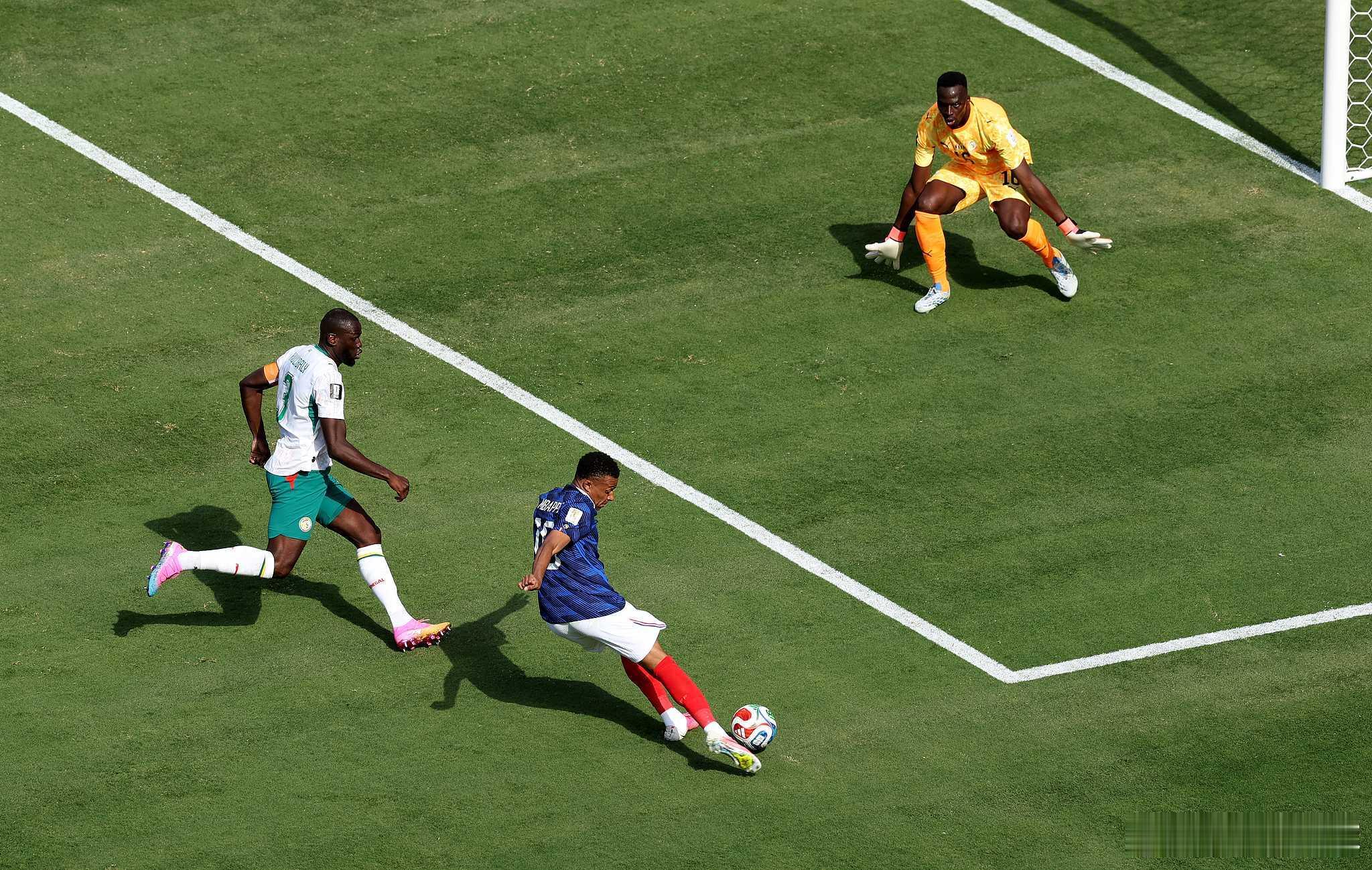 世界杯-法国3-1复仇塞内加尔 姆巴佩世界波+双响北京时间6月17日凌晨3点整，