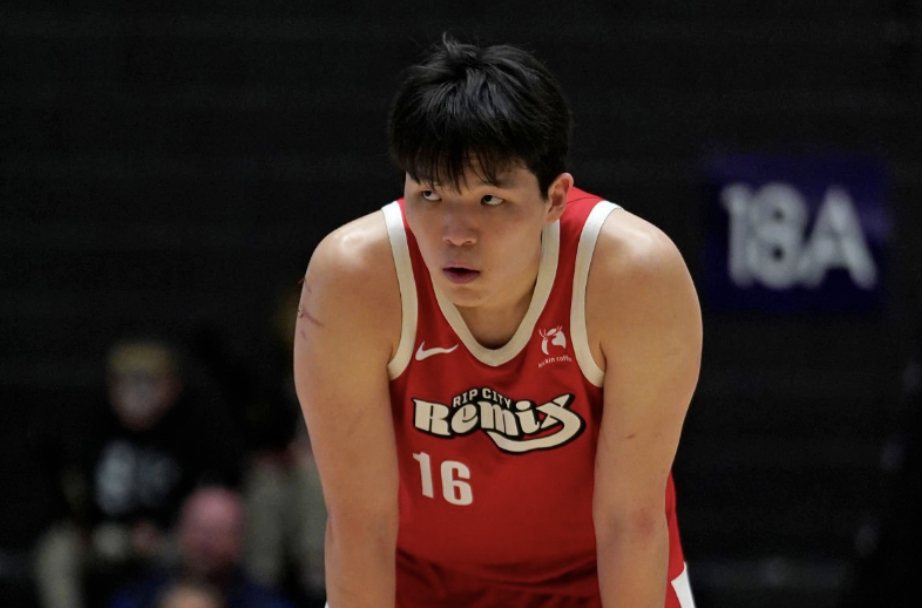 登场29分30秒，投篮13中10，21分9篮板6助攻2抢断3盖帽，全场正负值+1