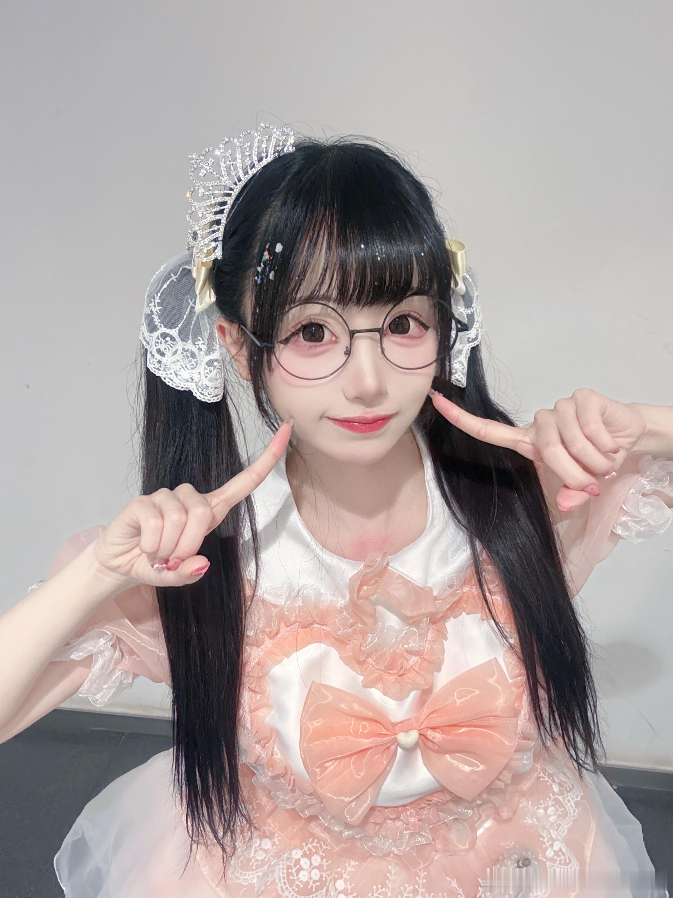 发现变成橙v了！刚好穿了橙色的衣服！纪念一下૮๑′0`๑ა夏悠nayuyusta