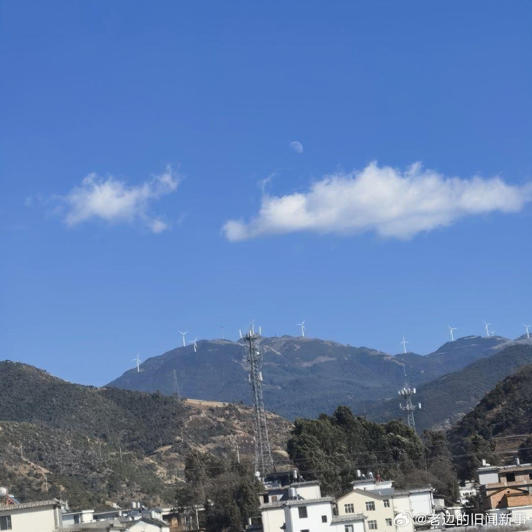 有首歌叫小河淌水，有个地方叫弥渡月亮出来亮汪汪，亮汪汪，想起我的阿哥在深山。哥像