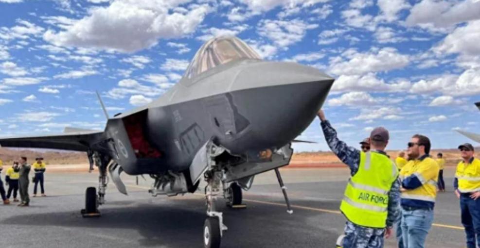 被美国奉为压箱底王牌的F-35隐身战机，会栽在一场离谱的物流事故上。2026年9