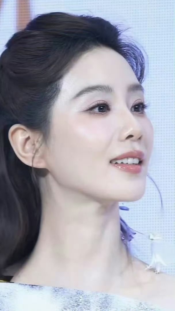 这个刘诗诗，把我的心弄得怦怦跳，你还在那里萌萌的笑刘诗诗刘亦菲活动生图