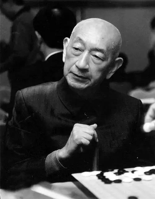 [微风]1921年，福州名手林贻堂和人下围棋，赌注是五块银元，占尽上风之时，一个