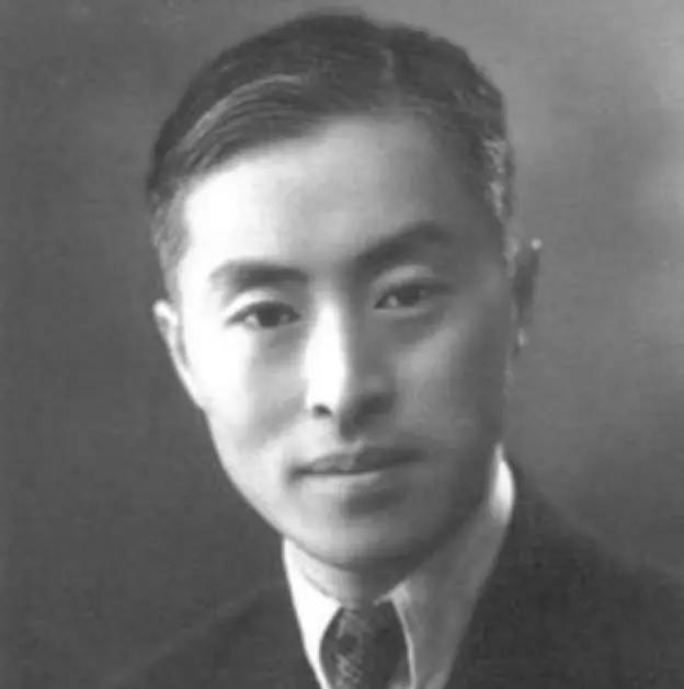 为打倒叛徒父亲，儿子毅然参军，开国大典时被告知：你父亲是特工。这个参军的年轻人叫