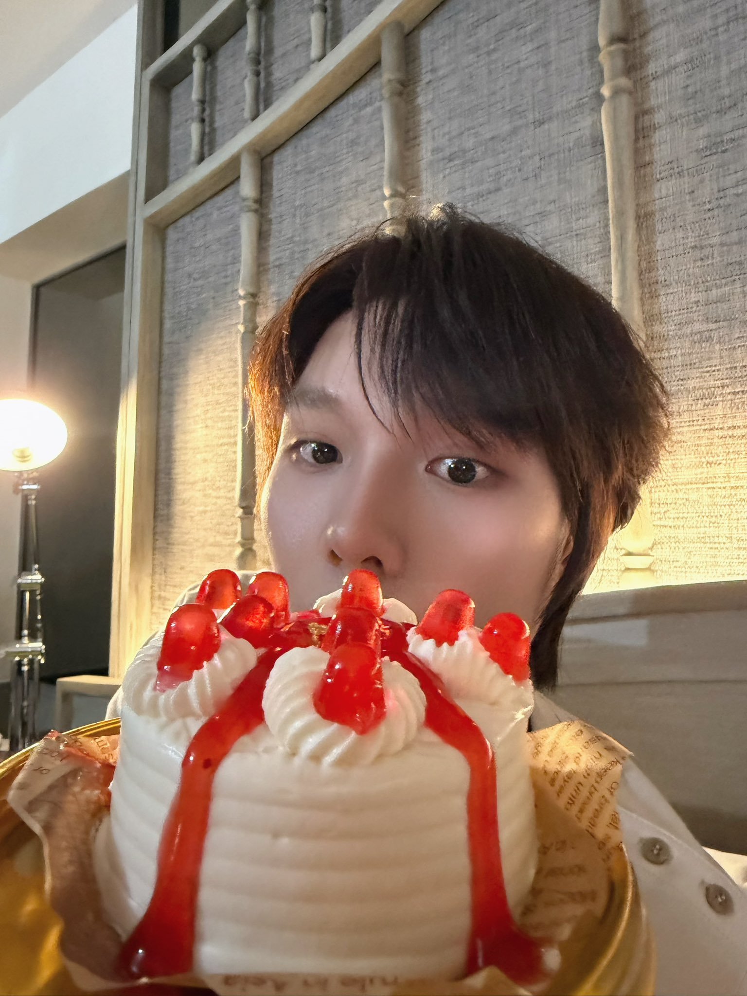 茶木更新 小馋兔“终于吃上啦 🎂” 