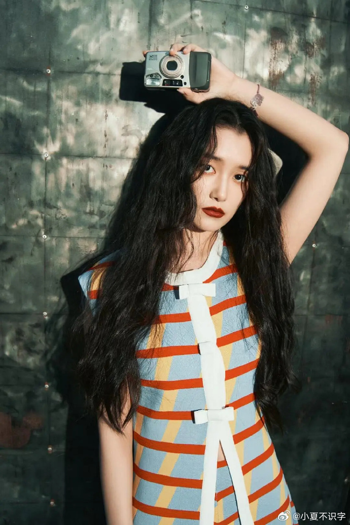 蒋依依团队此次妆造太雷人！毫无美感可言，真让人疑惑，团队审美难道掉线了吗？这般妆