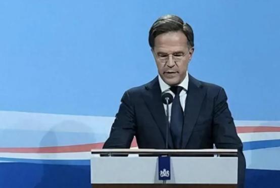 特朗普再度变脸，欧盟可以继续反华了。
 
特朗普这变脸速度简直比翻书还快，前脚还